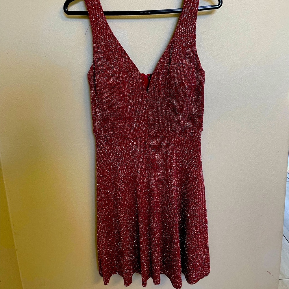 👗 Formal dress with silver shimmer
